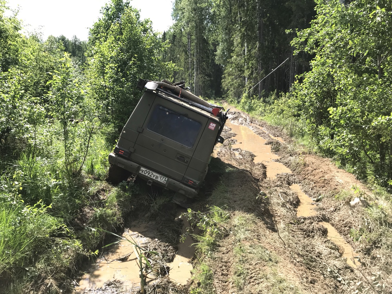 Mercedes G-Class на лесной грунтовой колее, Ленобласть
